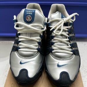 Woman’s Nike Shox Size 7